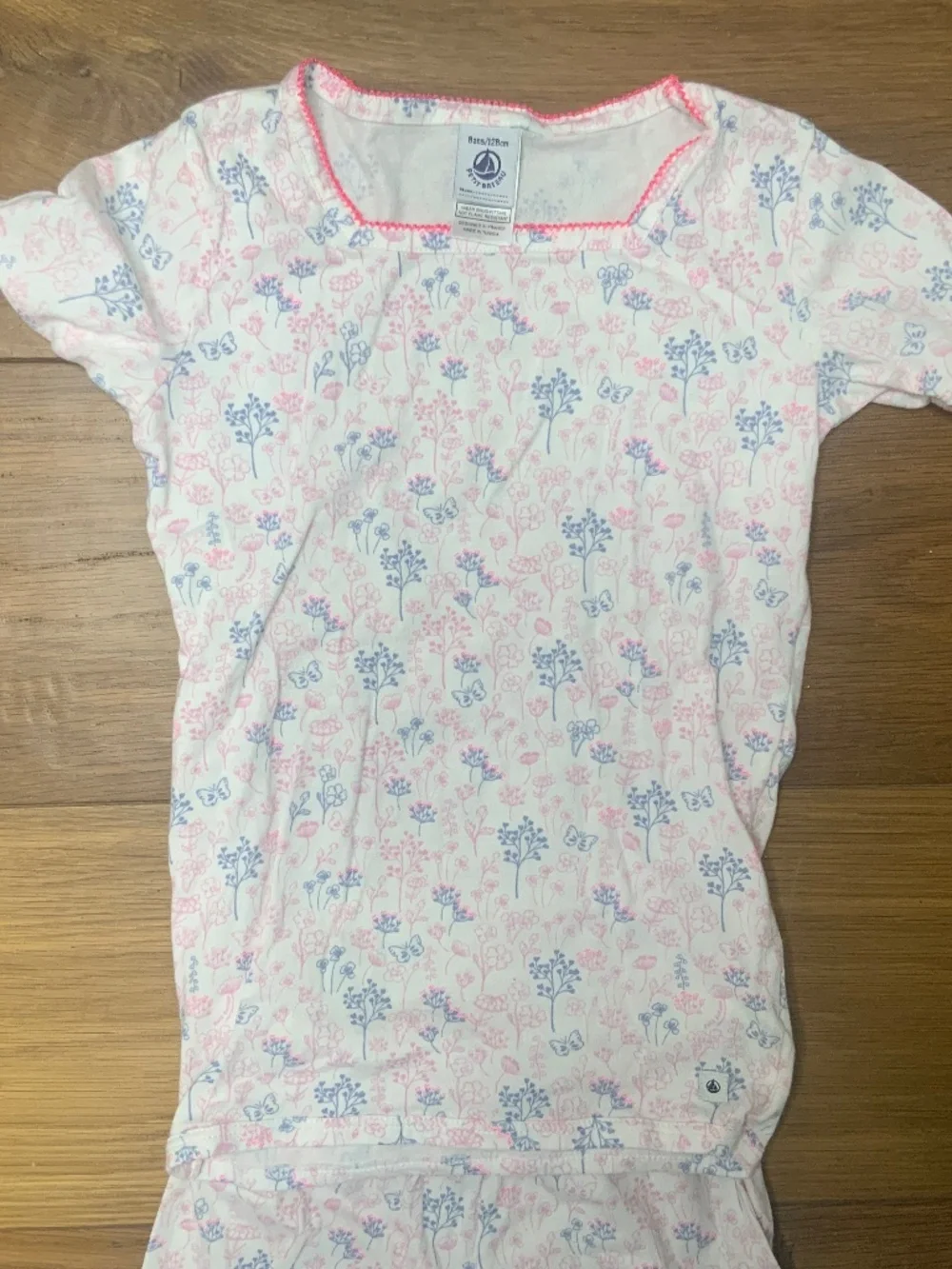 Petit Bateau Matching Set — Short Sleeved Shirt and 3/4 Cropped Pants Flower